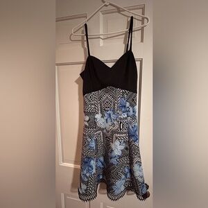 Guess | Size 6 | Mini Dress